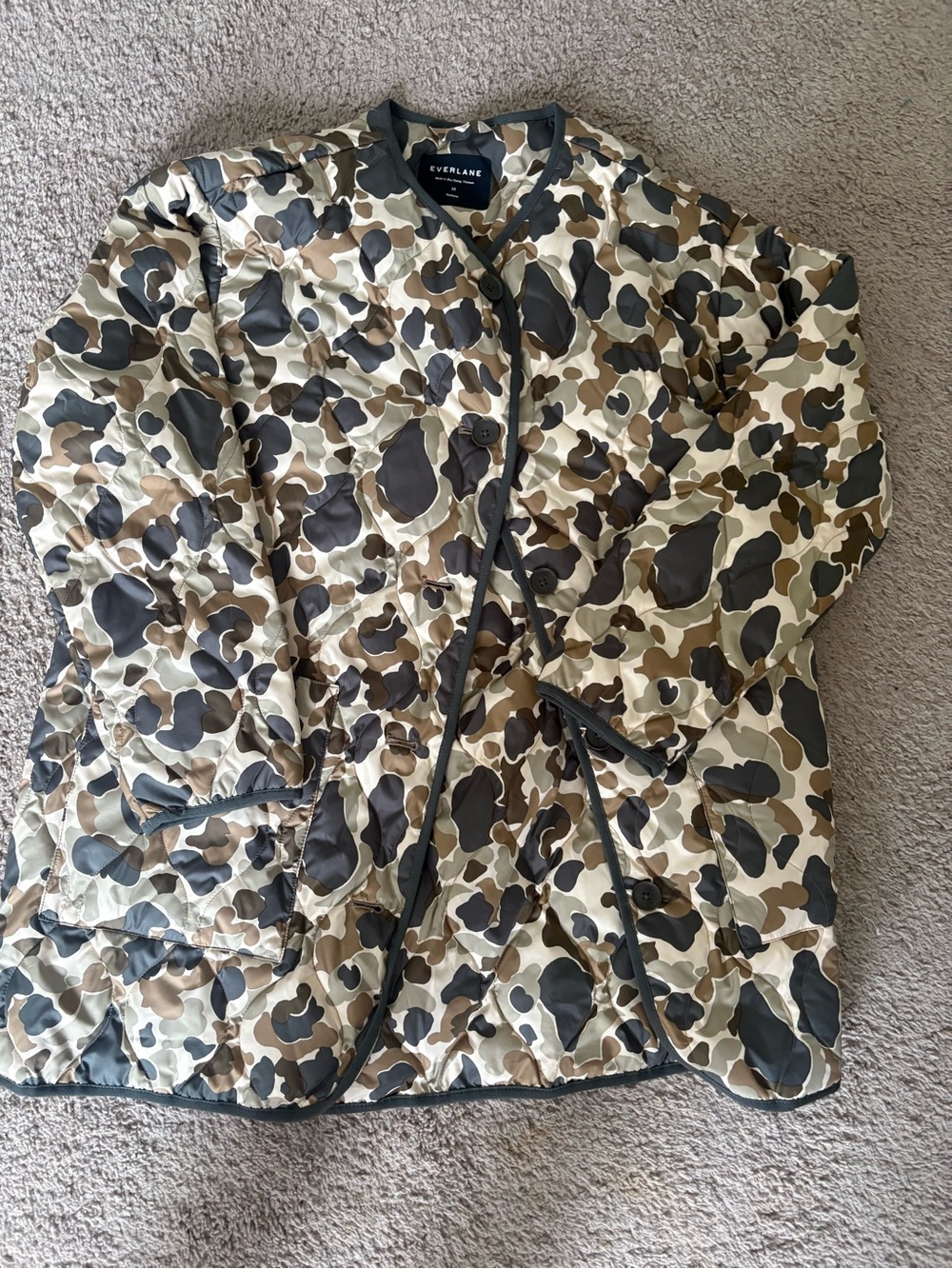 Everlane Quilted Button-Up Jacket in Olive and Tan Camo - medium - Picture 2 of 3